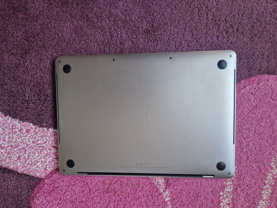 Defect MacBooK PRO (13-INCH, 2016, FOUR Thunderbolt 3 PORTS)