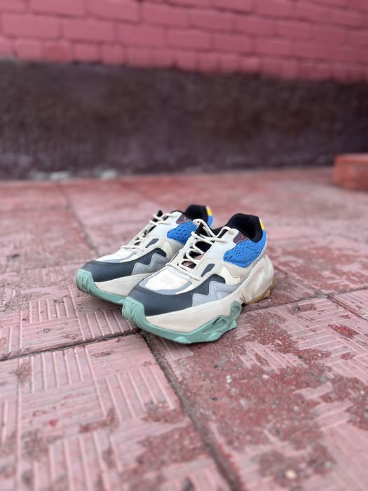 Продам кроссовки Zara