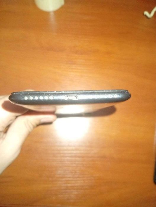 Redmi S2 32GB - немного разбит, греется