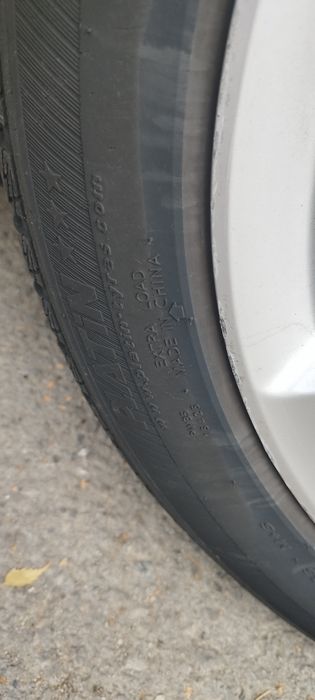 2 броя зимни гуми, 2 броя всесезонни