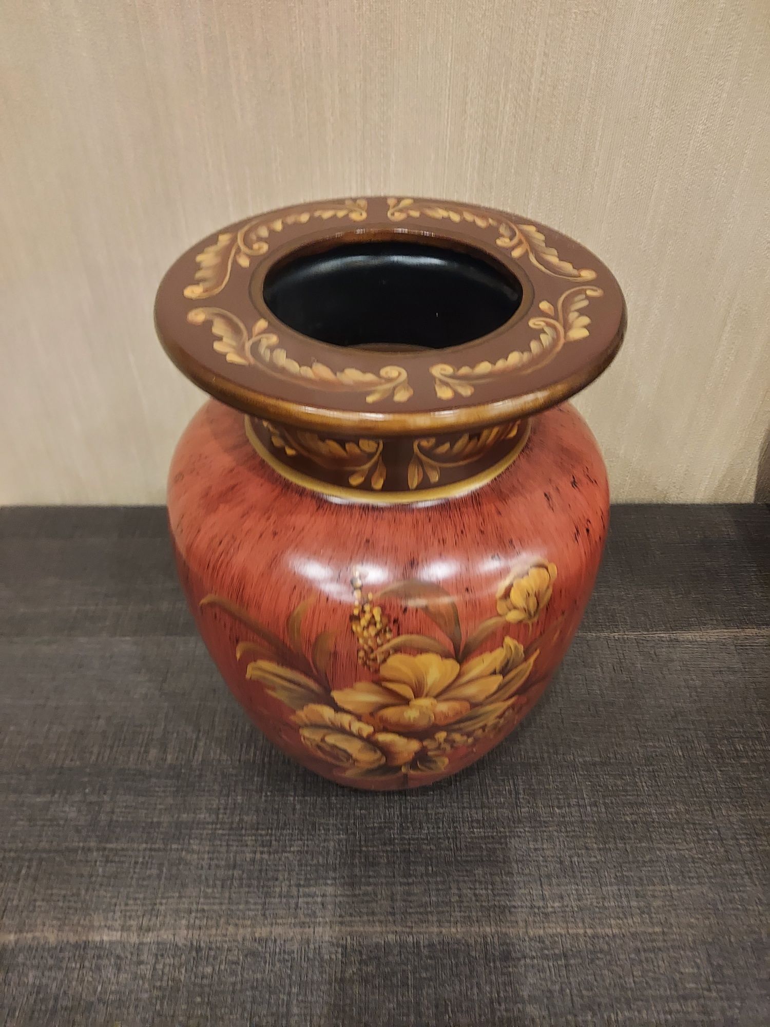 Керамическая ваза высотой 30 см