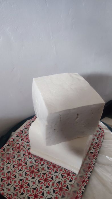 Vând brânză telemea de oaie