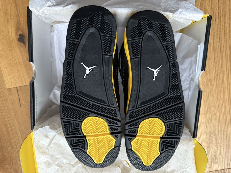 Jordan 4 Retro Thunder