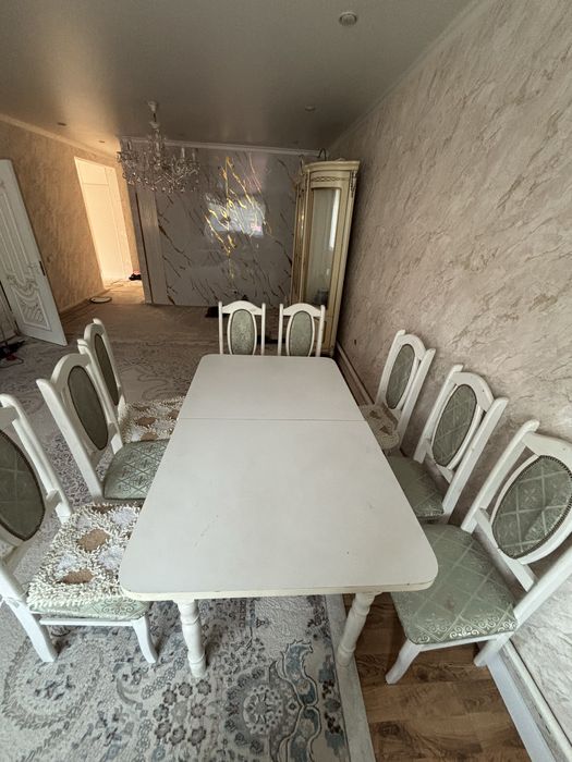 стол с 8 стульями
