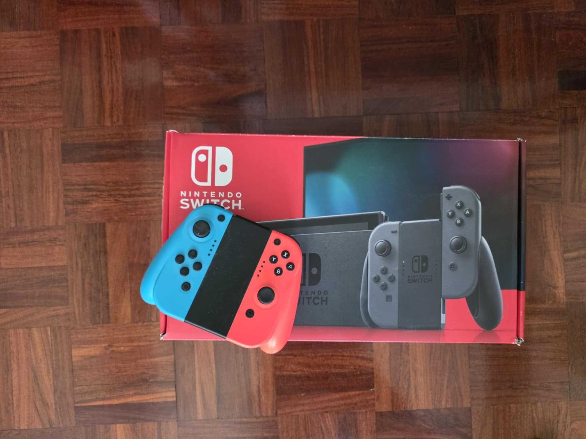 Конзола Nintendo Switch + втори джойстик + игри