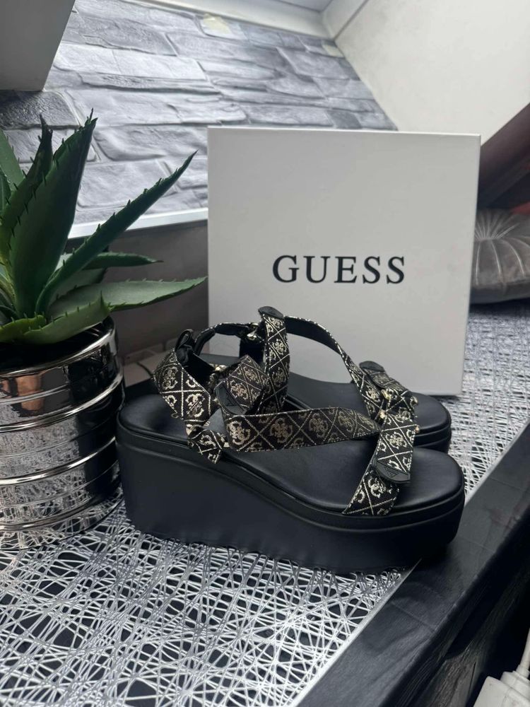 Сандали Guess 40 номер