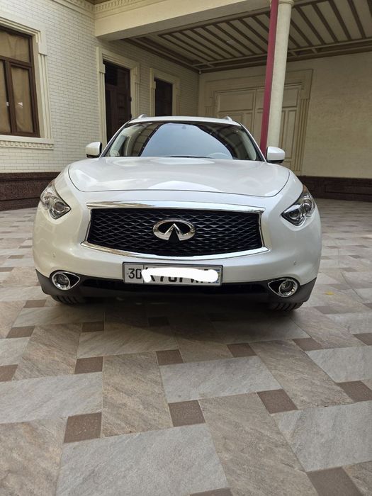 INFINITI  QX 70 sostoyanie kak novoe