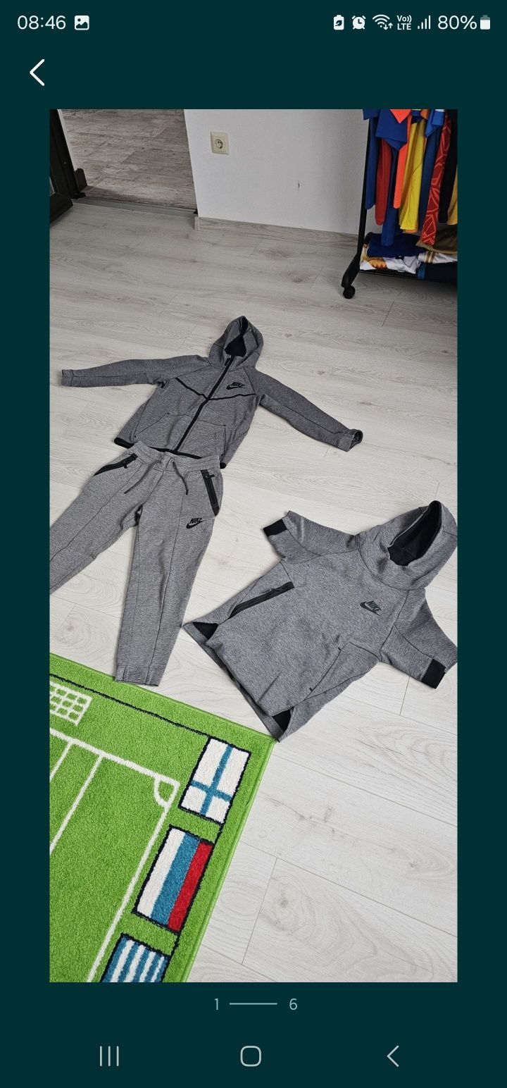 Vând trening copii Nike Tech