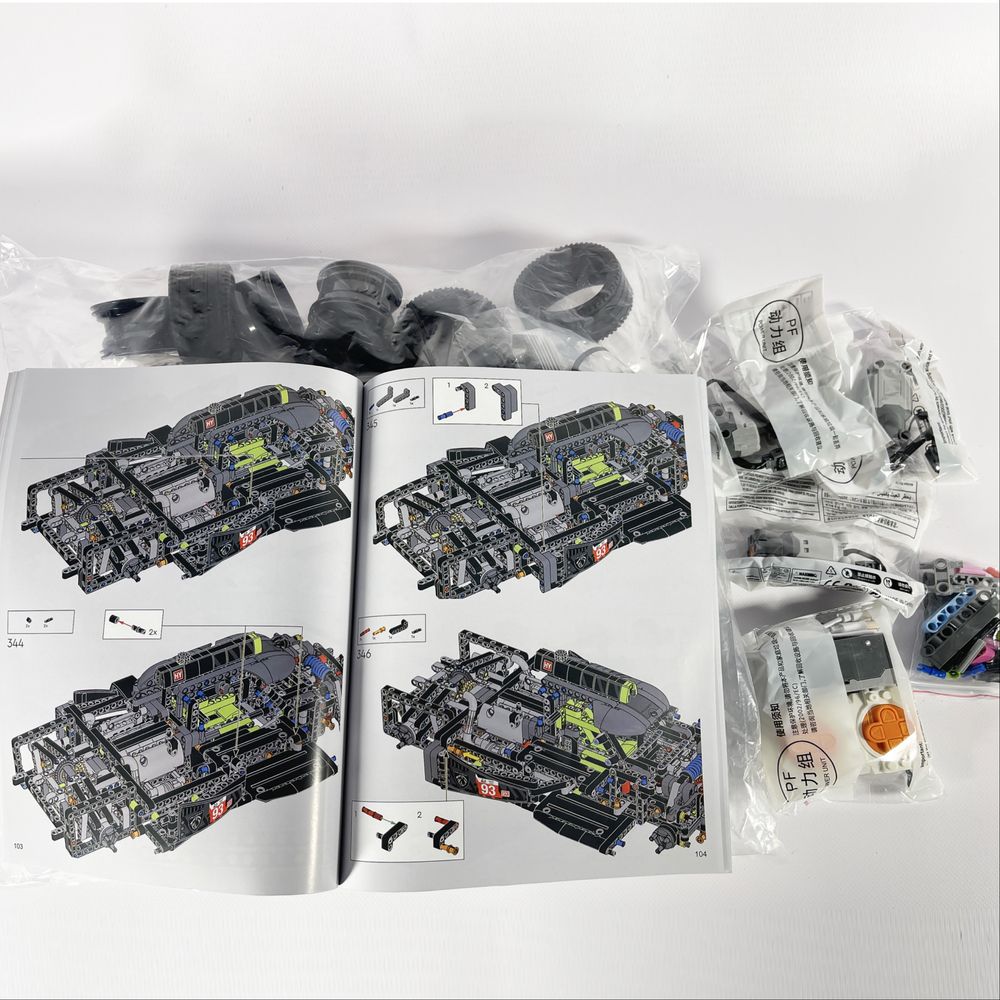 Конструктор Lego Peugeot 9X8 Hypercar | 1775 деталей | Гиперкар