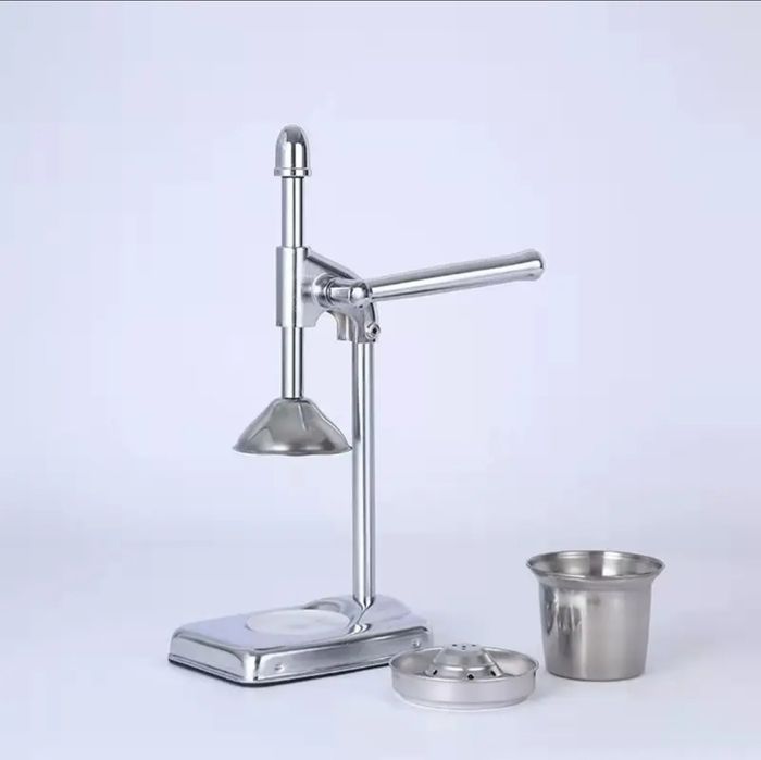 Ръчна цитрусови преса Сокоизстисквачка