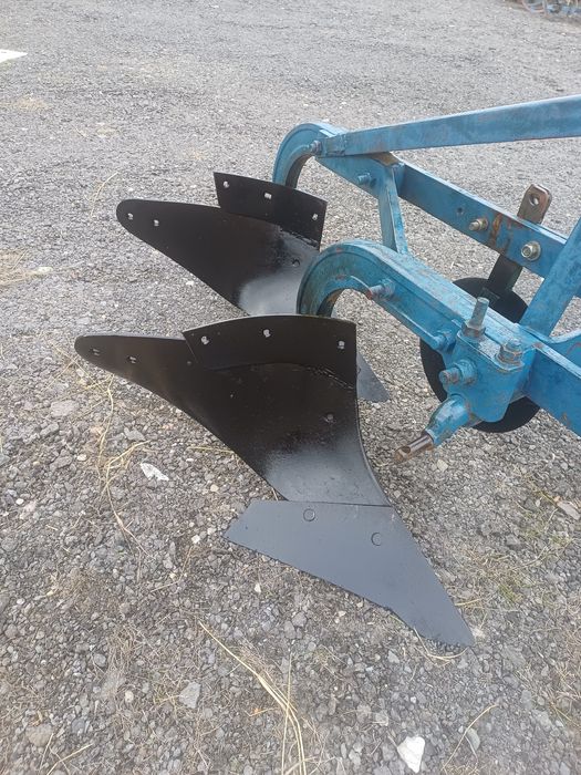 Plug cu 2 brezde dupa tractor de la 40 cp pana la 60 cp