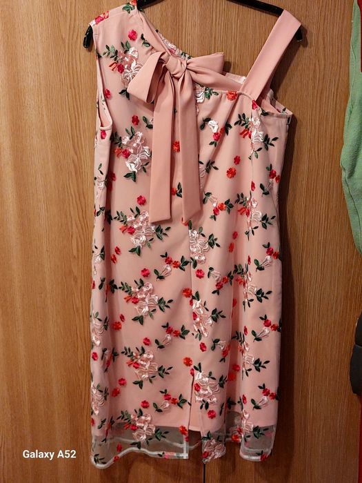 Rochie elegantă din dantelă.