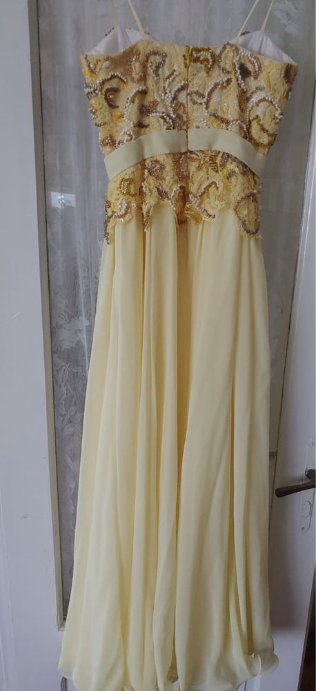 Rochie galbena impecabila