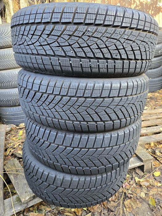 4бр. 215 55 18 Goodyear зимни.