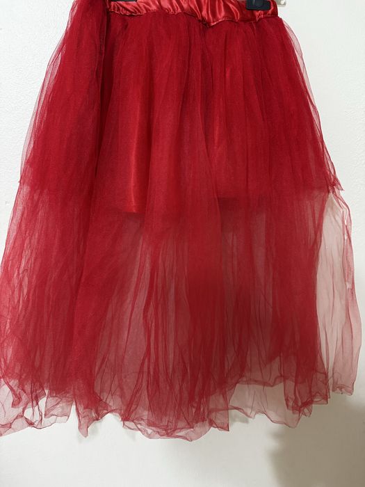 Червена поличка асиметрична