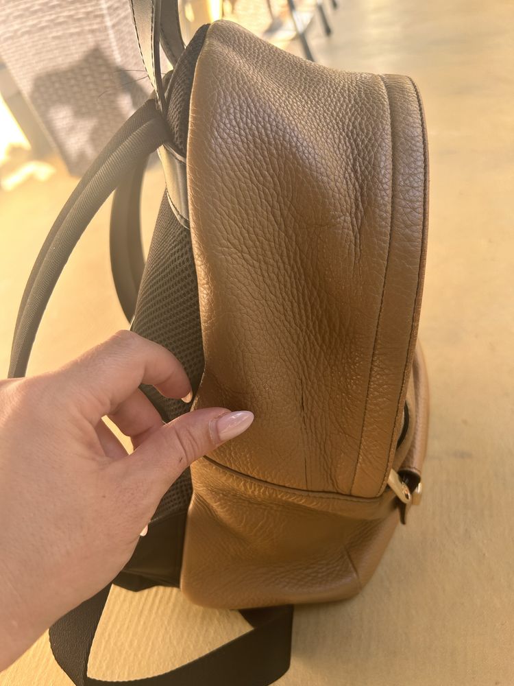 Продавам раница FURLA