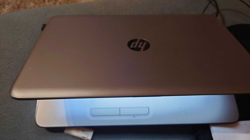Лаптоп HP работи става за части