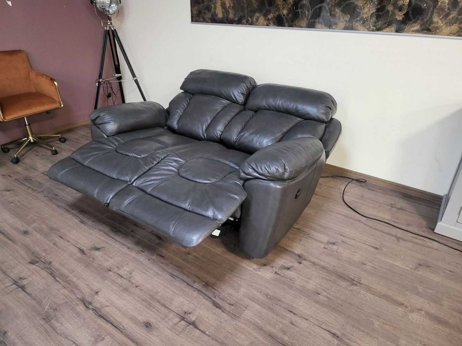 Сив кожен диван двойка с електрически релаксиращ механизъм