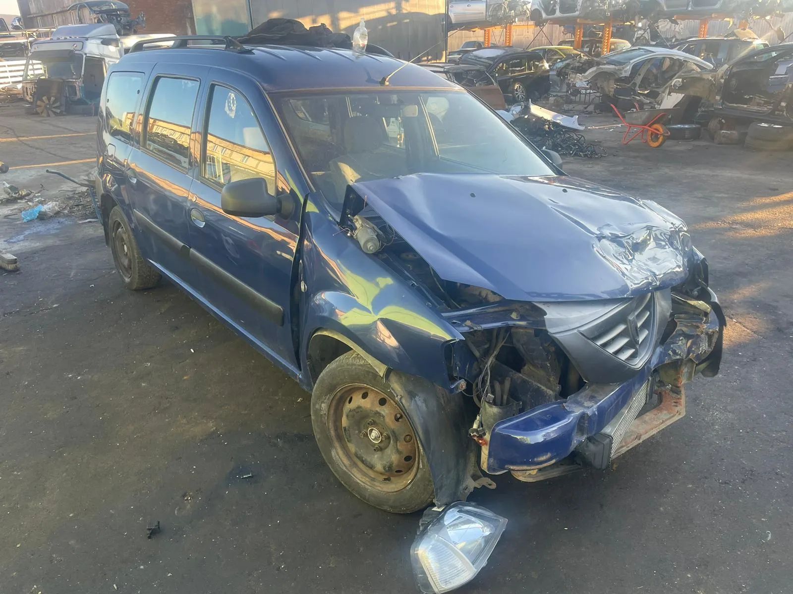 dezmembrez Dacia Logan 1 generation [2007 - 2012] 1.5dci k9k792 68cp