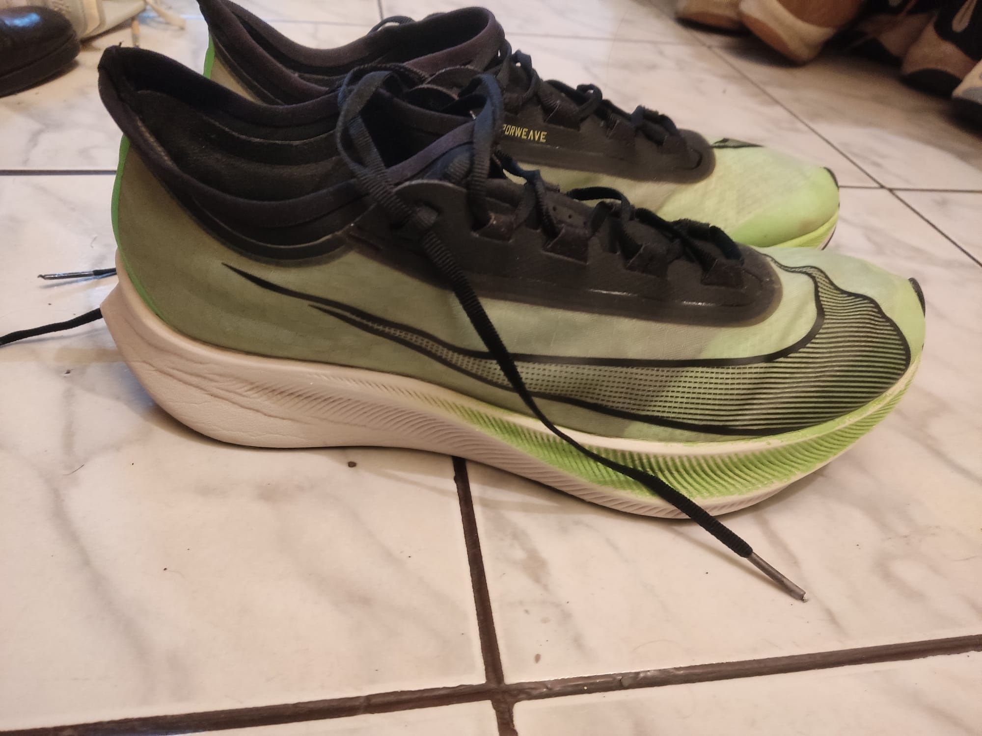 Vând Nike Zoom fly 3 44.5