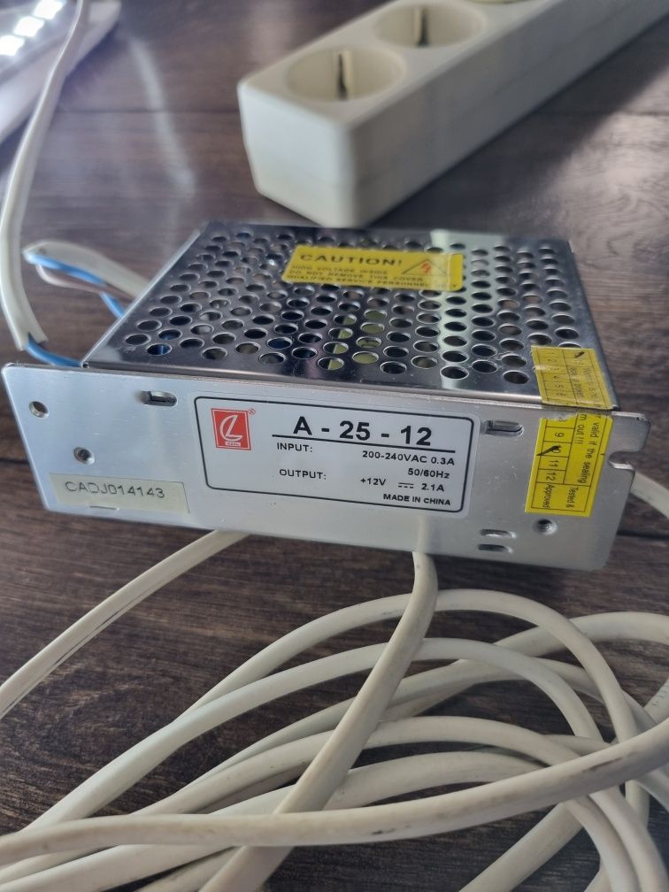 Блок питания 12V 2.1A. и 12V 5A.