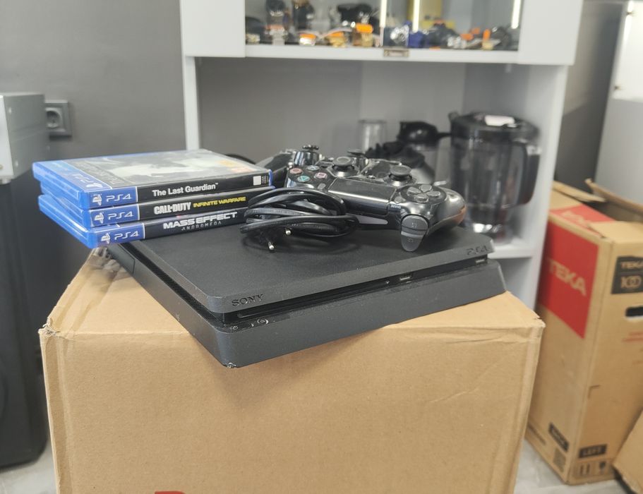 Playstation 4 slim с 2контролера!!!