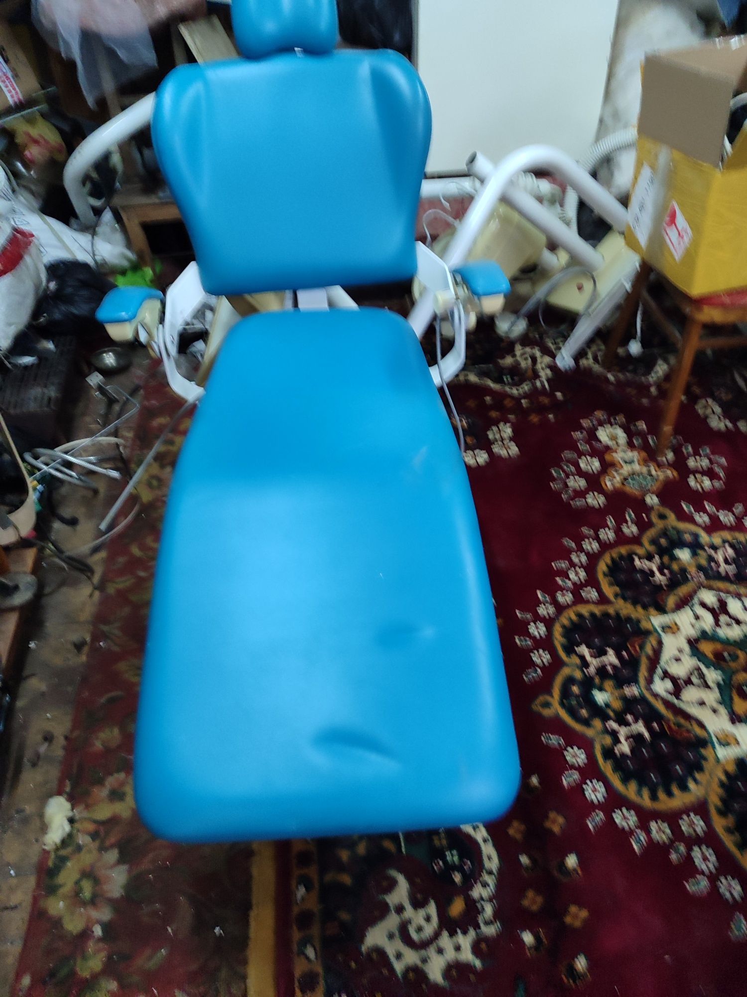 Стоматологические кресло в рабочем состоянии