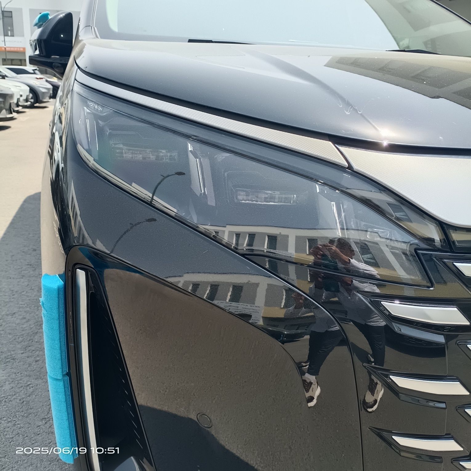 BYD XIA hybrid 7 kishilik oilaviy moshina