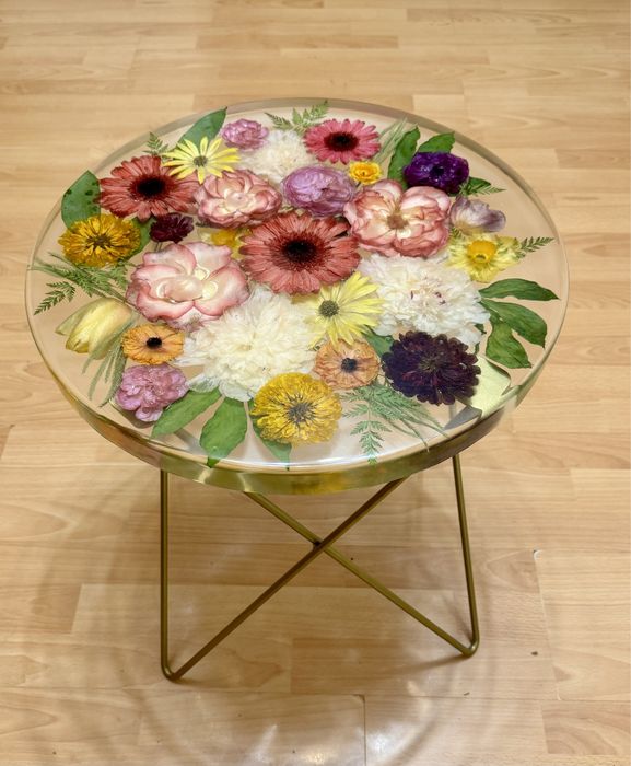 Стол журнальный из эпоксидной смолы.