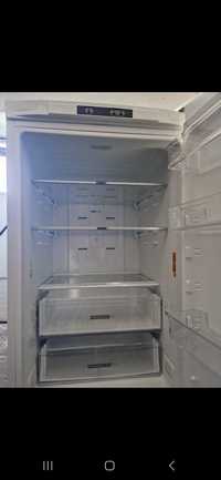 Vând combină frigorifică Whirpool