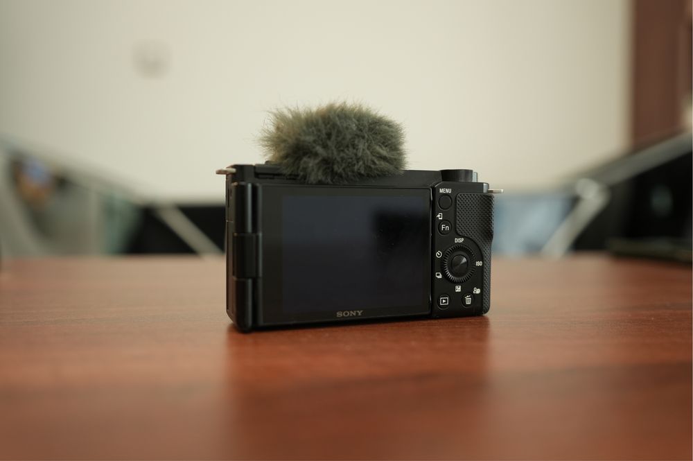 Влогърска камера Sony ZV-E10 (Гаранционна)