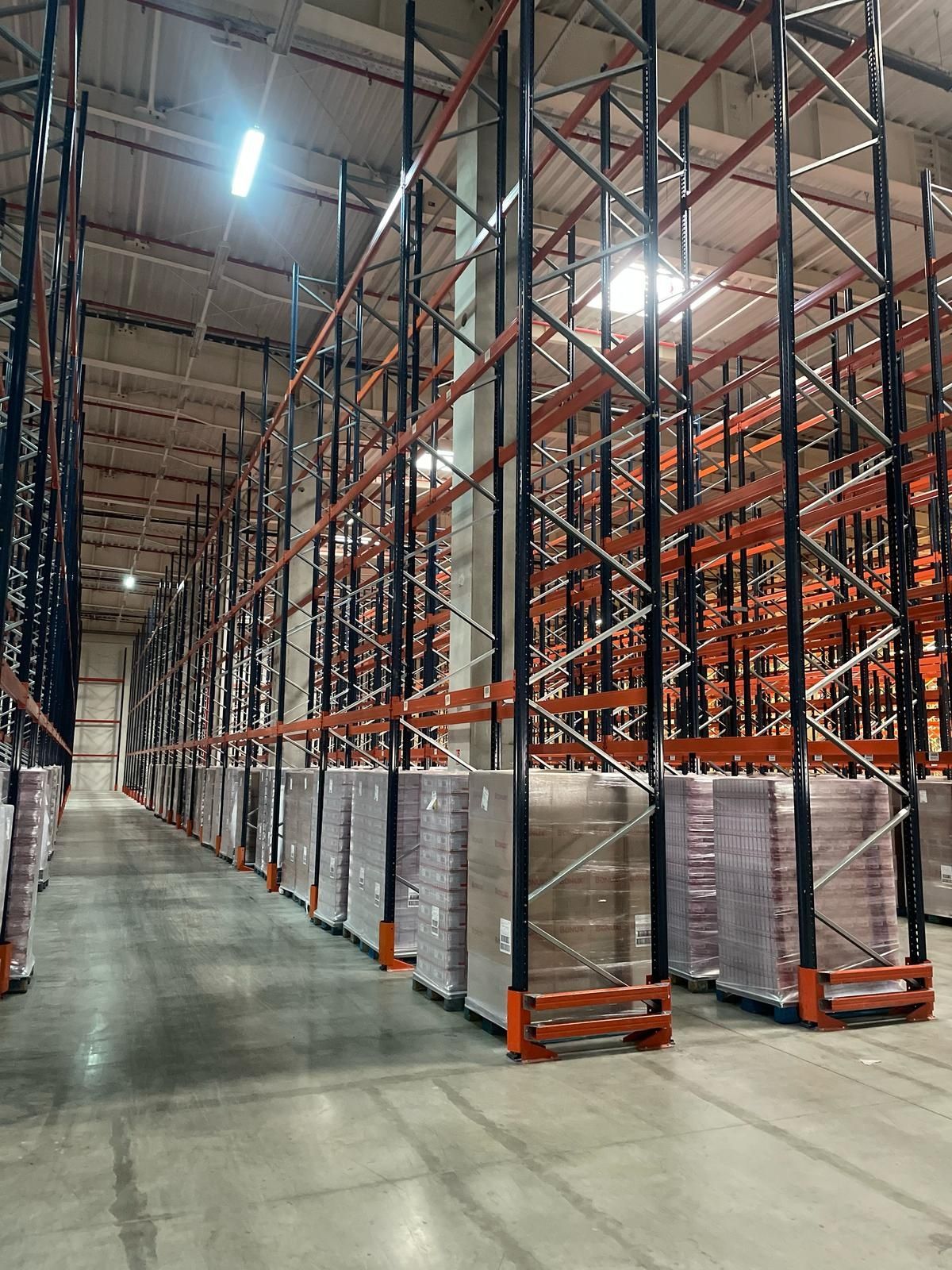 Rafturi metalice industriale reglabile 
Avem orice dimensiuni livram i