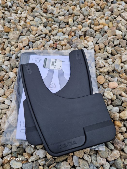 Presuri aparatori noroi Dacia Logan Sandero 2013>