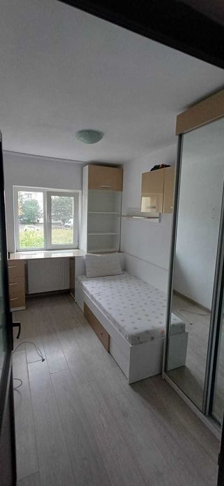 De inchiriat apartament 3 camere