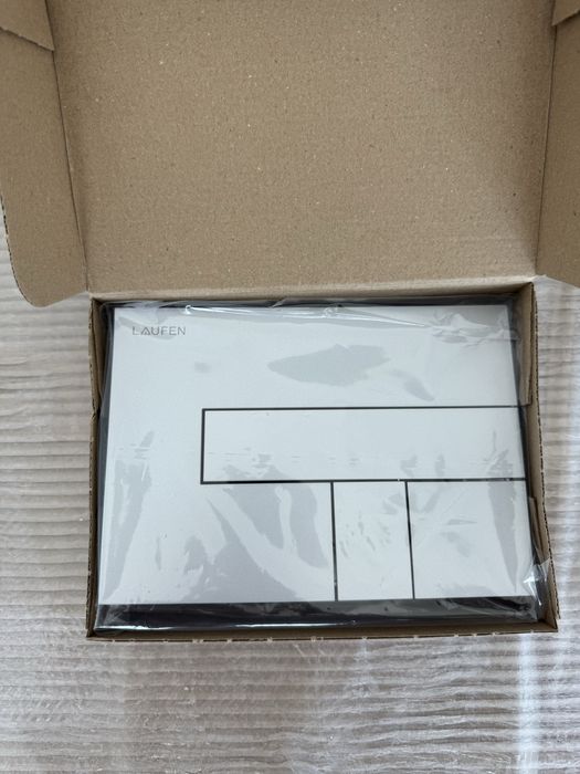Vas WC rimless Laufen LUA cu capac soft close si clapeta actionare WC