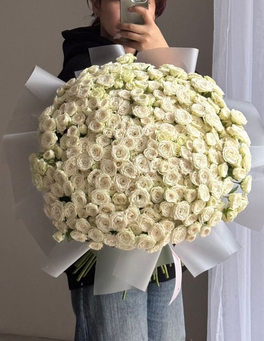 101 кустовая роза букет цветы!

Продам 101 кустовую розу по себе стоим