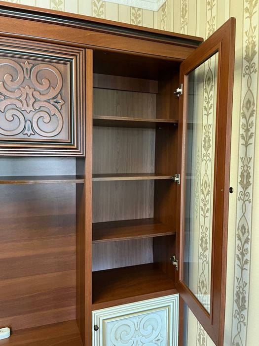 Продам стенку из чистого дерева