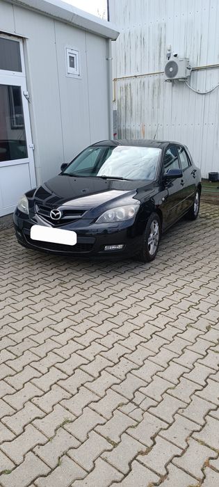 Mazda 3 benzină.