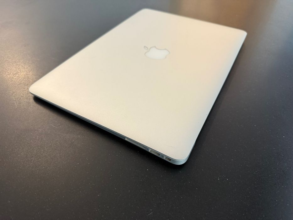 Macbook Air A1466 (2015) macOS Sonoma 13 inch 8GB Ram 128 GB storge