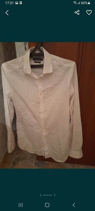 Рубашка белая мальчиковские фирменная.