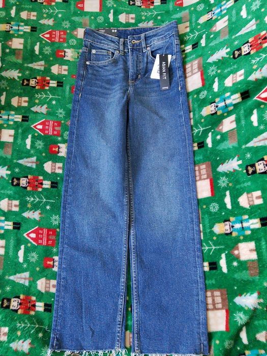 Продам женские джинсы