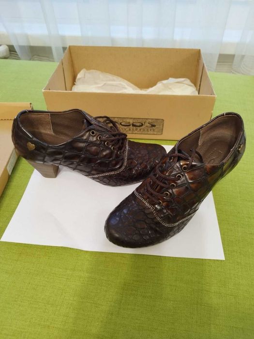 кафеви обувки Неди стил с нисък ток 37 номер