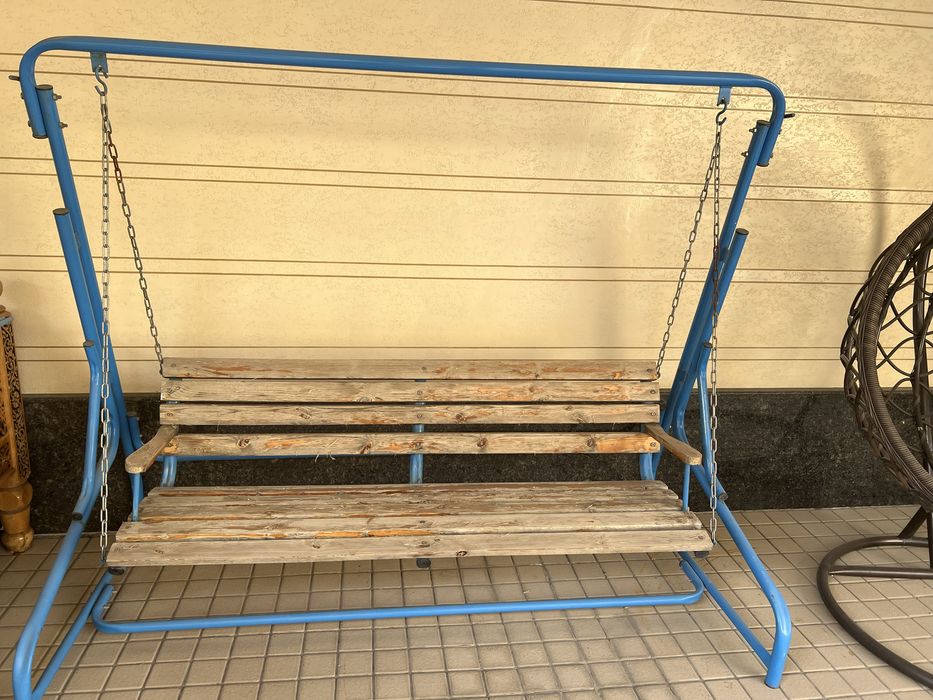 3-Качели б/у для сада дома