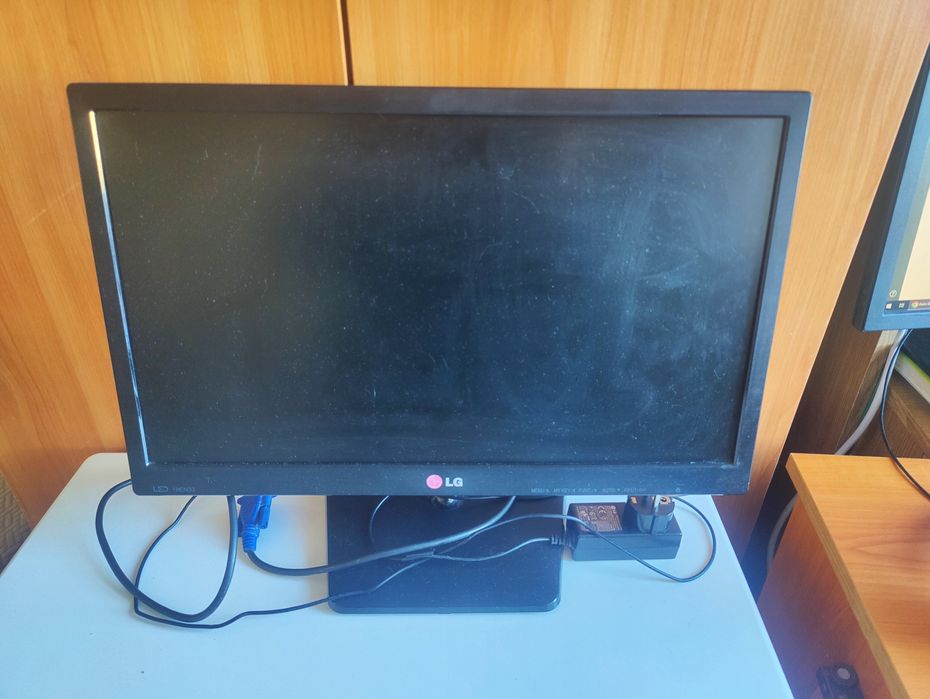 Монитор LG Flatiron 19"