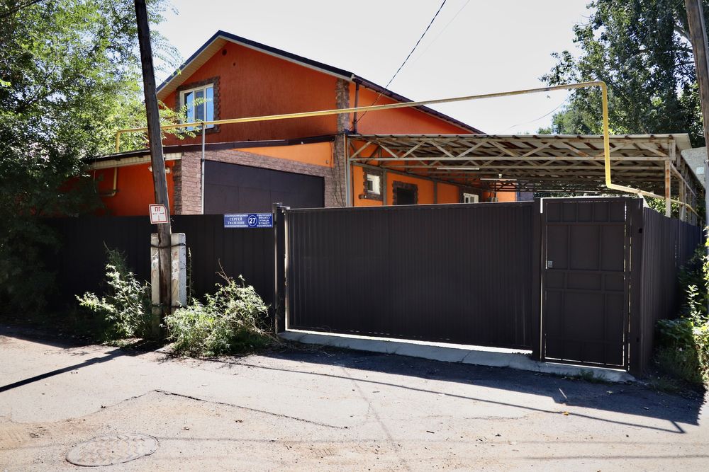Продам отдельно стоящий дом 6 комнат, 210 кв