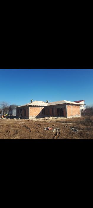 Echipa de meseriasi (Dulgheri, fierari, zidari, zugravi)