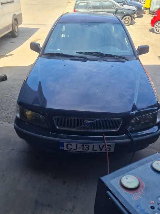 Dezmembrez Volvo V 40