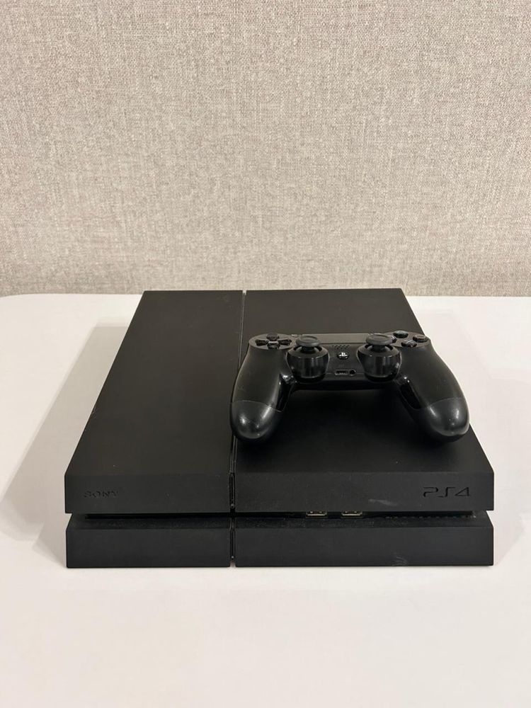 Продам PS4 в хорошем состоянии