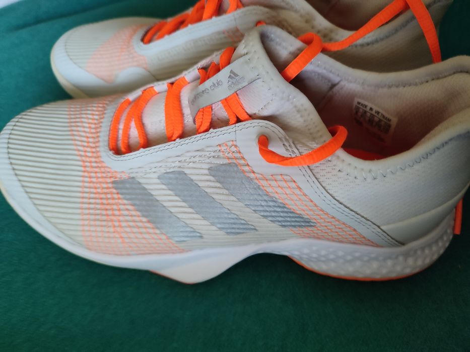 Vând pantofi sport Adidas