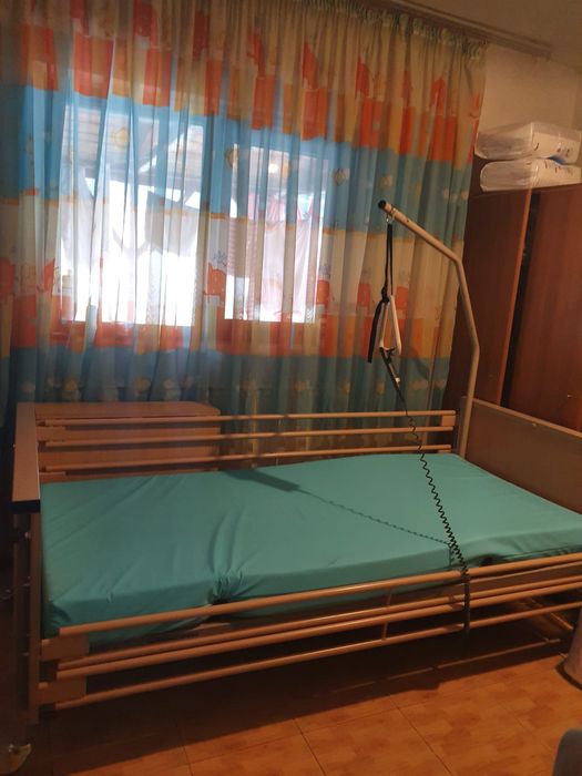 Vand Urgent Pat Pentru Persoane Cu Dezabilitati